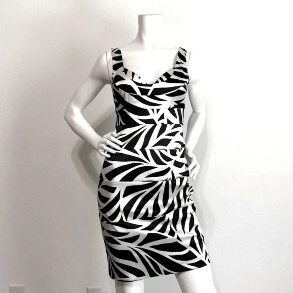 London Times Satin Sleeveless Sheath Dress Black White Geometric Print Size 4